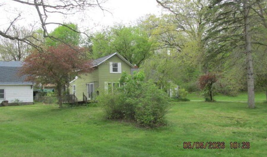 207 Cherry St, Allegan, MI 49010 - 3 Beds, 2 Bath