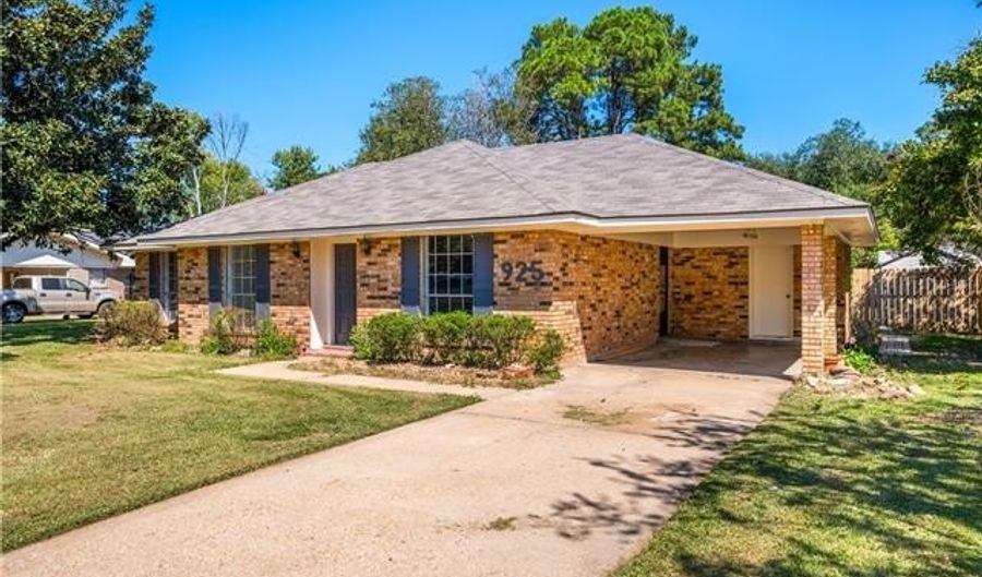 925 OLA Ln, Alexandria, LA 71303 - 3 Beds, 2 Bath