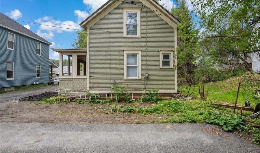16 Shurtleff Pl, Barre, VT 05641 - 3 Beds, 1 Bath