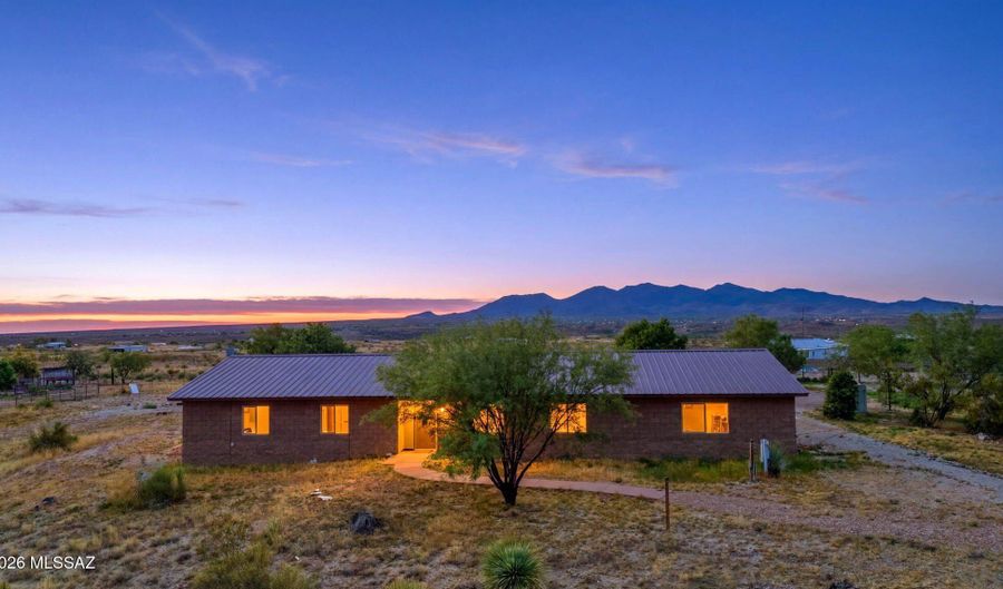 13781 S Rocky Ridge Ln, Benson, AZ 85602 - 5 Beds, 3 Bath