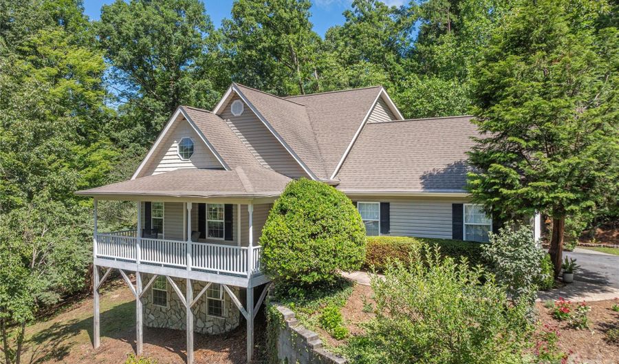 602 Hidden Springs Dr, Asheville, NC 28804 - 3 Beds, 4 Bath