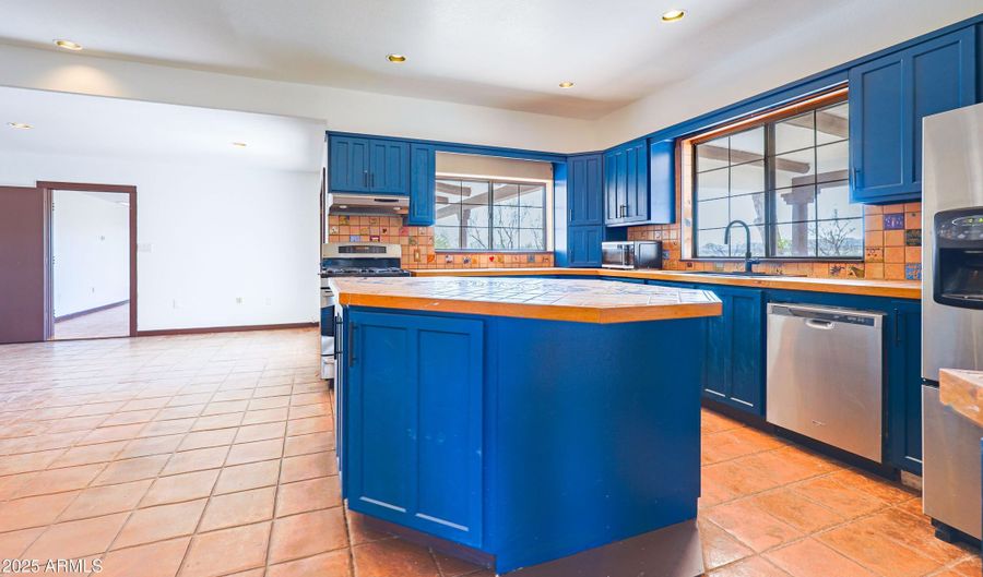 1151 E BORDER Rd, Bisbee, AZ 85603 - 6 Beds, 4 Bath