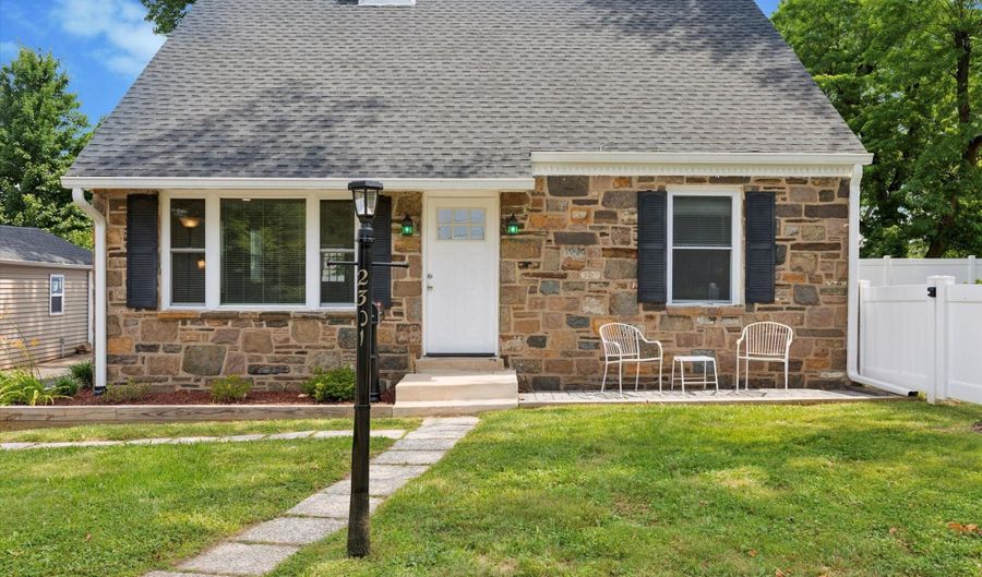 2301 PATTON Rd, Abington, PA 19001 - 4 Beds, 2 Bath