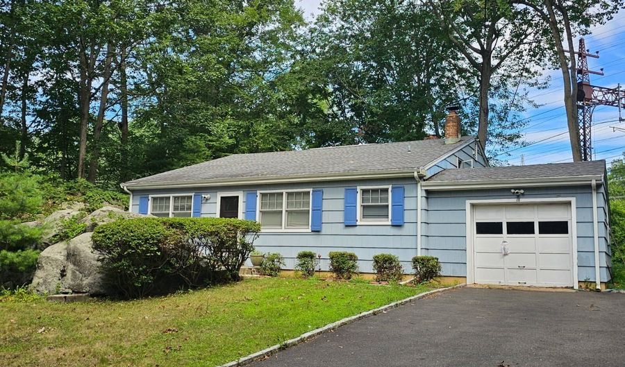 18 Harriet Ln, Darien, CT 06820 - 3 Beds, 1 Bath
