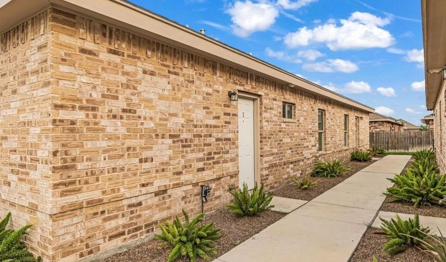 2704 E Eisenhower Ave 4, Alton, TX 78573 - 1 Beds, 1 Bath