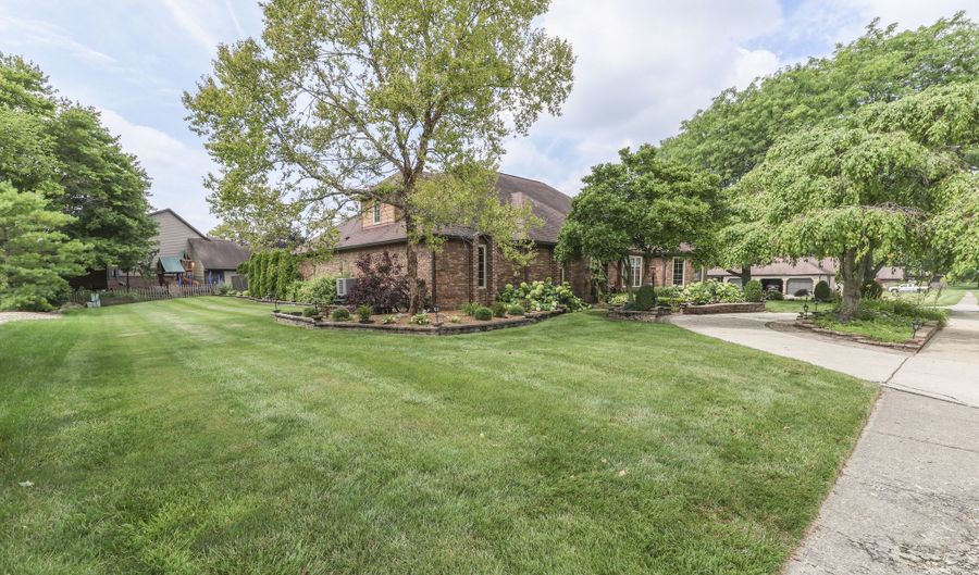 1521 Secretariat Ln, Indianapolis, IN 46217 - 4 Beds, 4 Bath