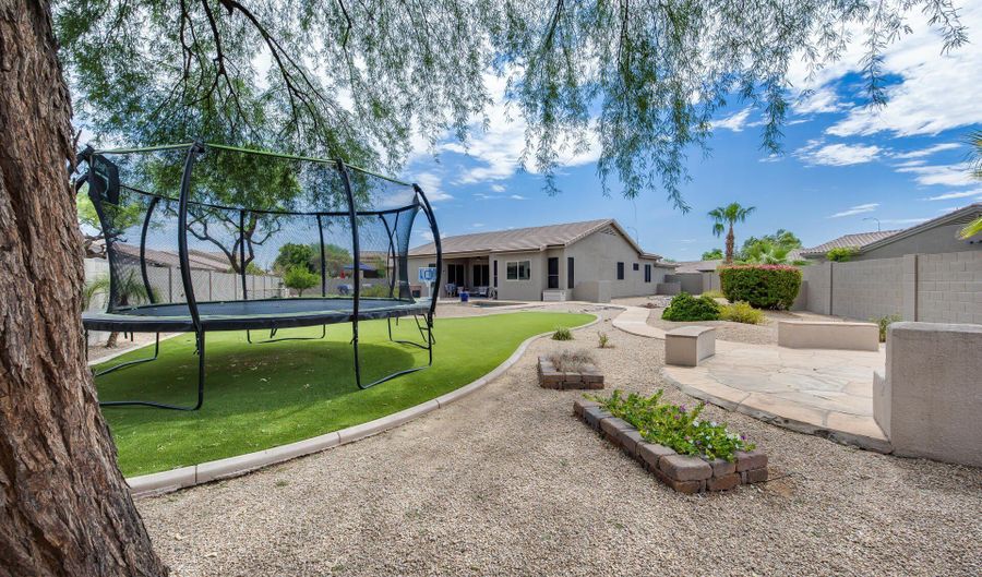 1732 W HOPI Dr, Chandler, AZ 85224 - 4 Beds, 2 Bath