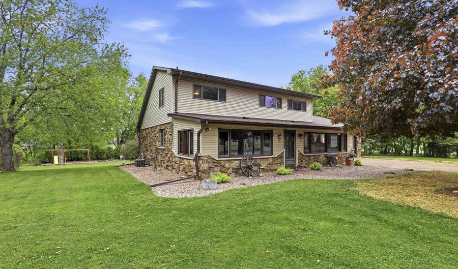 N321 STONEY BROOK Road, Appleton, WI 54915 - 3 Beds, 2 Bath