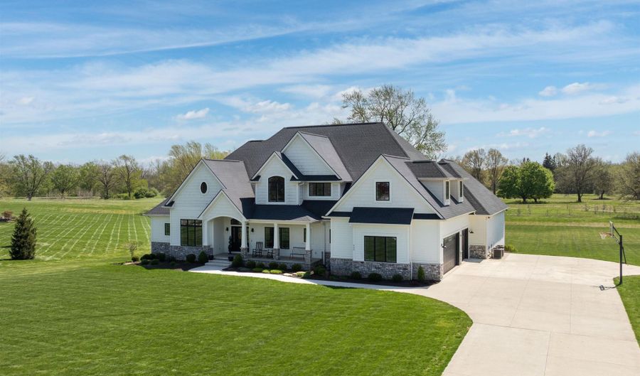 549 Morningstar Rd, Auburn, IN 46706 - 5 Beds, 4 Bath