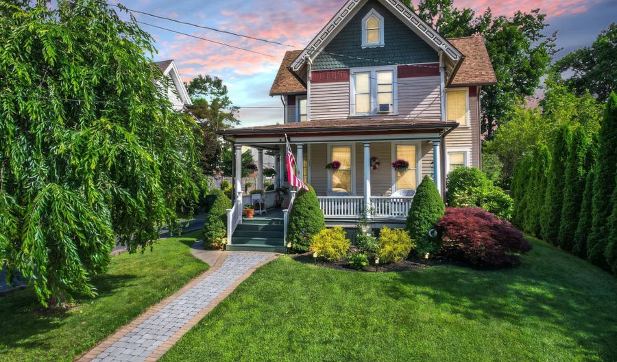 157 High St, Bristol, CT 06010 - 5 Beds, 2 Bath