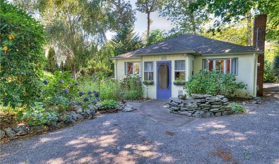 47 Wake Robin Trl, Narragansett, RI 02874 - 1 Beds, 1 Bath