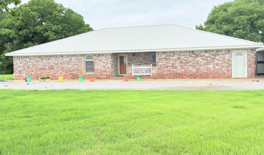 138956 EW 10, Beaver, OK 73932 - 5 Beds, 3 Bath
