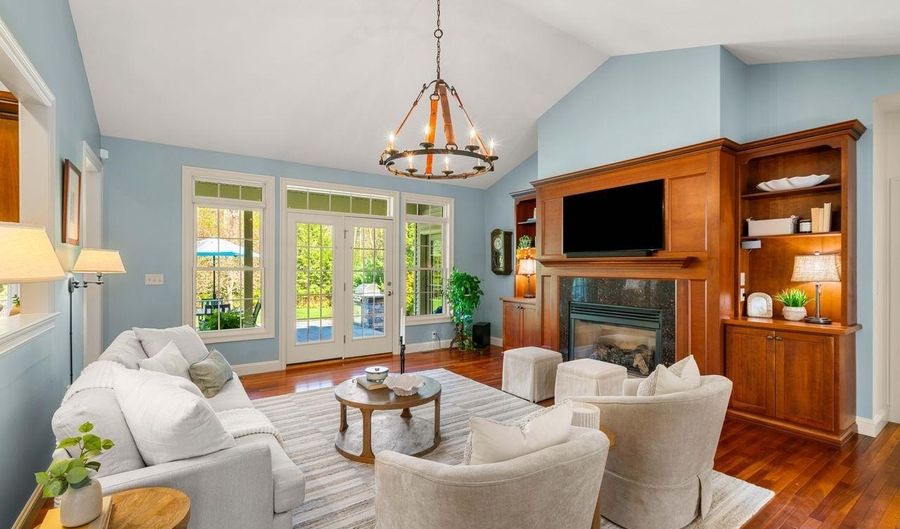 12 Amber Ln, Bedford, NH 03110 - 4 Beds, 3 Bath