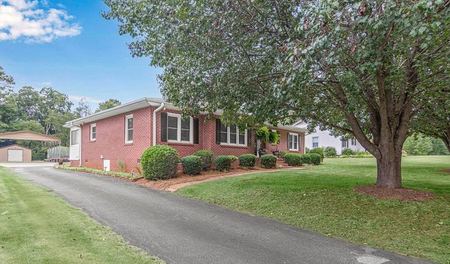 204 Byrnes Ave, Abbeville, SC 29620 - 3 Beds, 2 Bath