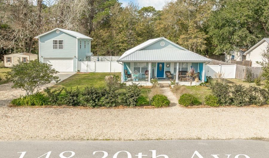 148 20th Ave, Apalachicola, FL 32320 - 3 Beds, 2 Bath