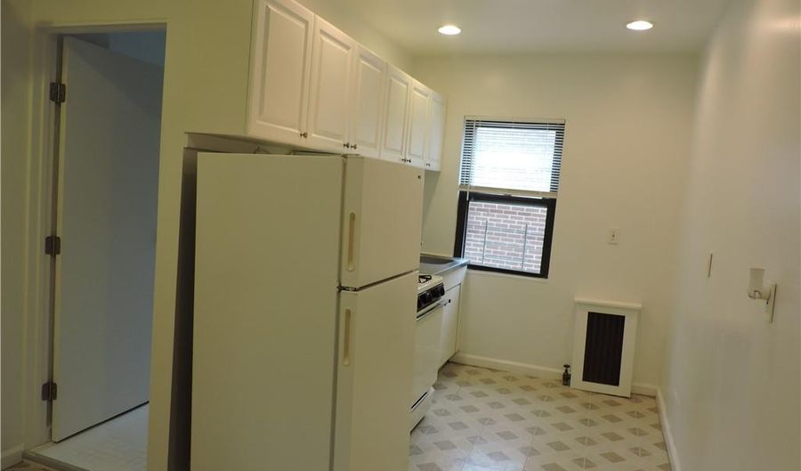 37 Winfred Ave #5, Yonkers, NY 10704 - 2 Beds, 1 Bath