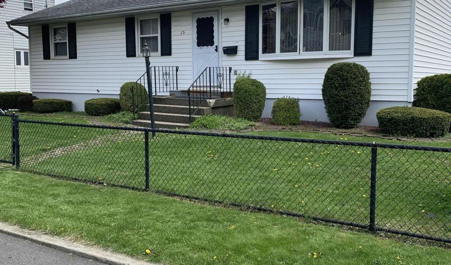 15 Wright St, Amsterdam, NY 12010 - 3 Beds, 1 Bath