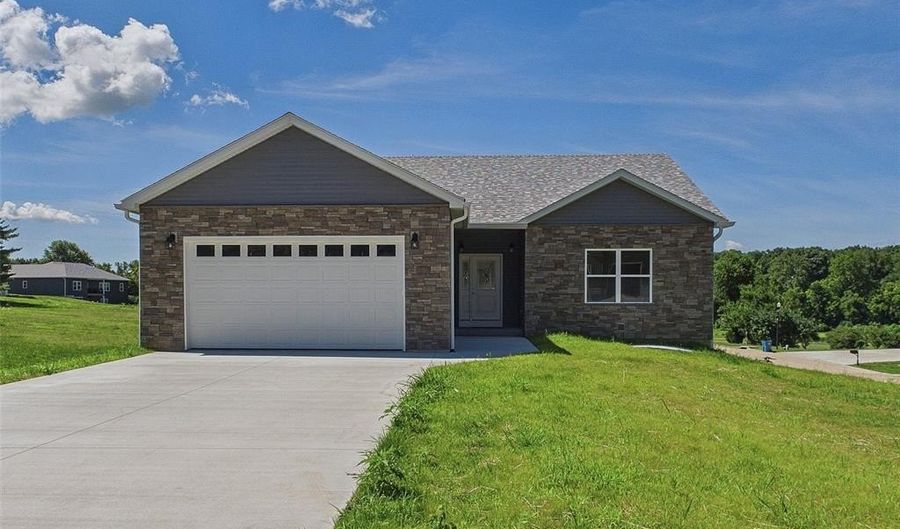 126 Woodland Hills Ct, Alton, IL 62002 - 4 Beds, 4 Bath