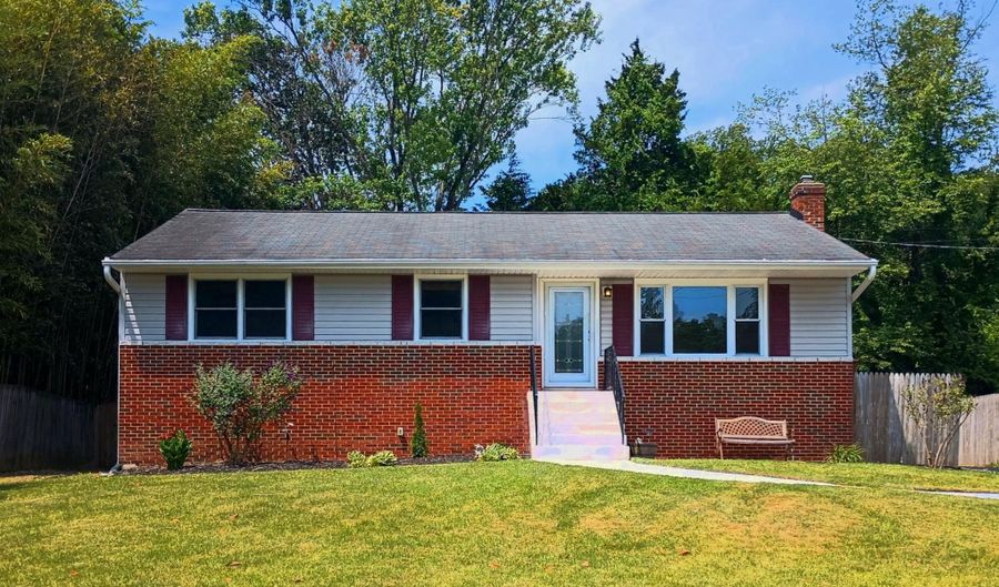 7100 OLD CHAPEL Dr, Bowie, MD 20715 - 5 Beds, 3 Bath