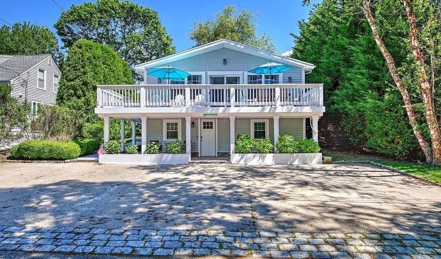 36 Fairway Rd, Narragansett, RI 02882 - 5 Beds, 2 Bath