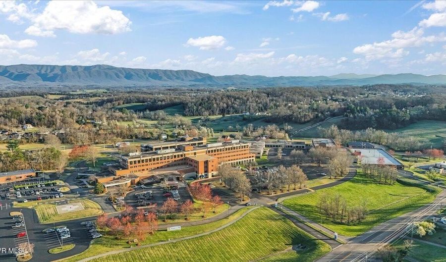 225 Mary Lamons Rd, Afton, TN 37616 - 6 Beds, 4 Bath