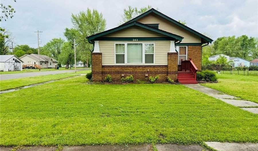 243 E 17th St, Baxter Springs, KS 66713 - 2 Beds, 1 Bath