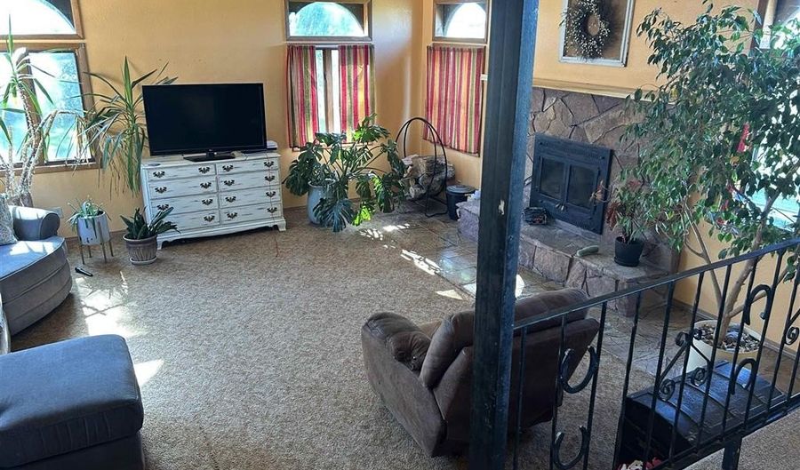 814 Hwy 32, Byron, WY 82412 - 5 Beds, 2 Bath