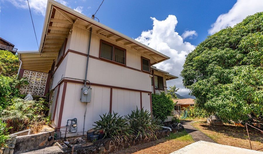1227 Mowai St, Kailua, HI 96734 - 2 Beds, 2 Bath