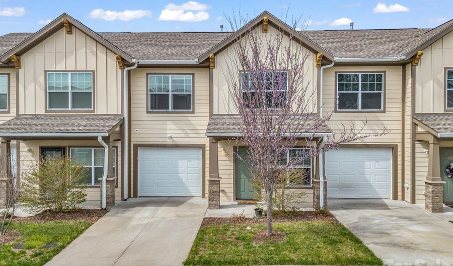 1106 Lynwood Forest Rd, Arden, NC 28704 - 3 Beds, 3 Bath