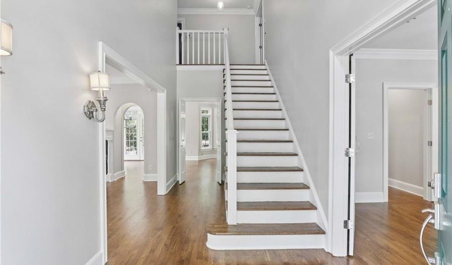 1014 Lenox Crst NE, Atlanta, GA 30324 - 4 Beds, 4 Bath
