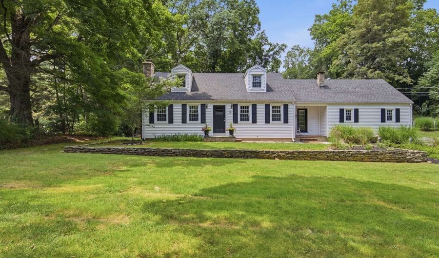 16 Ramblewood Dr, Branford, CT 06405 - 3 Beds, 2 Bath