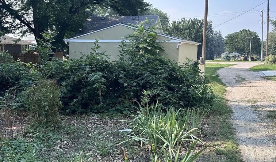 709 N St, Aurora, NE 68818 - 3 Beds, 2 Bath