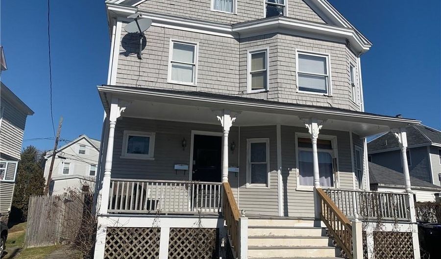 60 Berkeley Ave 2, Newport, RI 02840 - 5 Beds, 2 Bath