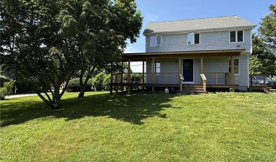157 Briarwood Ave, Middletown, RI 02842 - 2 Beds, 2 Bath