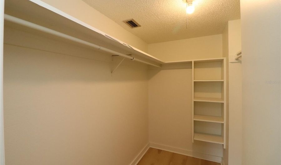 618 ORANGE Dr 207, Altamonte Springs, FL 32701 - 1 Beds, 1 Bath