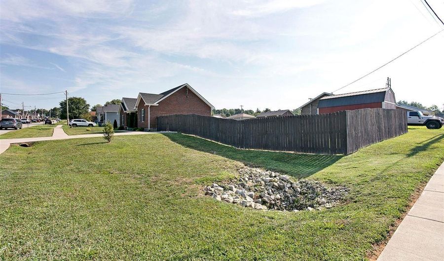 124 Kentucky Ave, Bardstown, KY 40004 - 3 Beds, 2 Bath