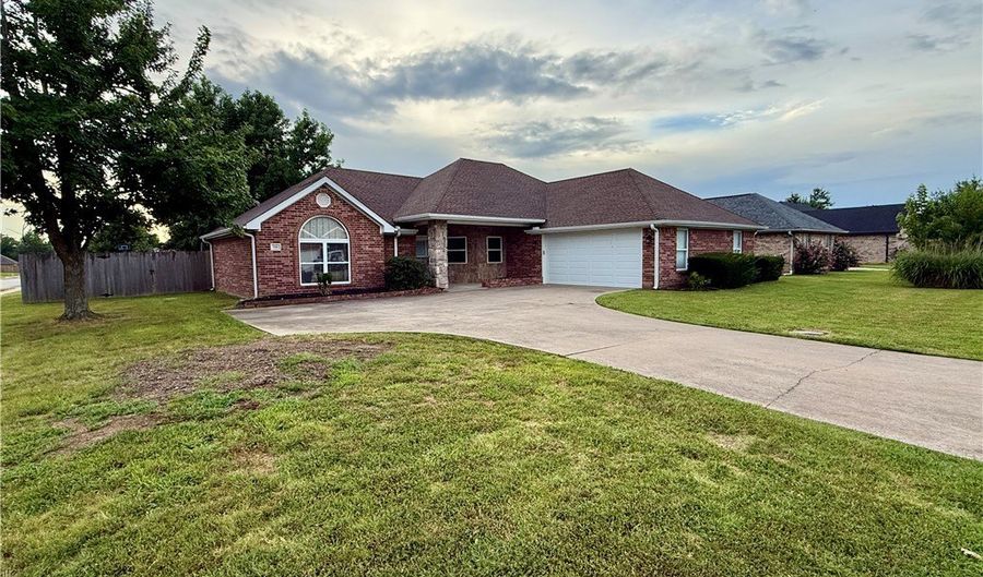 510 College Pl, Bentonville, AR 72712 - 3 Beds, 3 Bath
