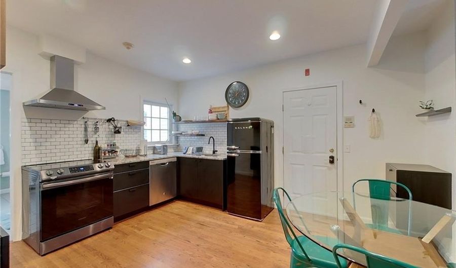 26 Cliff Ave 2, Newport, RI 02840 - 1 Beds, 1 Bath