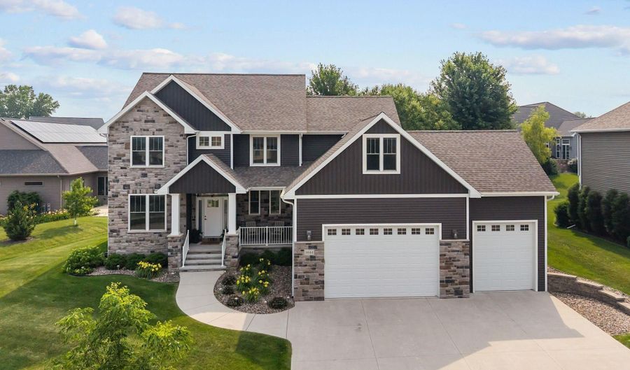 5644 N SUMMERLAND Dr, Appleton, WI 54913 - 4 Beds, 3 Bath