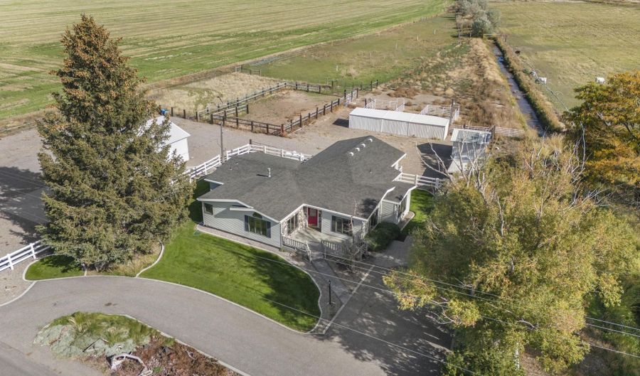 221 Cottonwood Ln, Blackfoot, ID 83221 - 3 Beds, 2 Bath