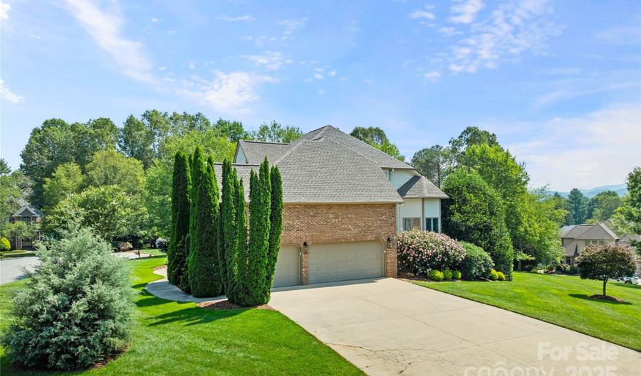 71 Portobello Rd, Arden, NC 28704 - 4 Beds, 5 Bath