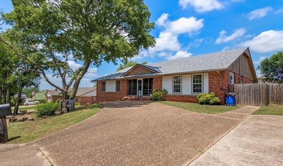 4000 Lakeview Dr, Bartlesville, OK 74006 - 3 Beds, 4 Bath