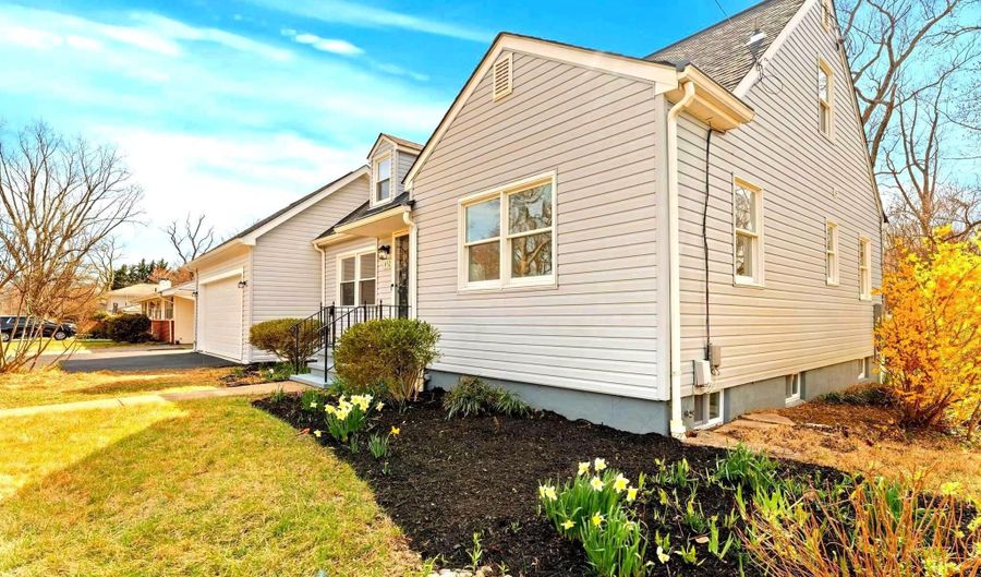 1452 GRANDVIEW Rd, Arnold, MD 21012 - 5 Beds, 3 Bath
