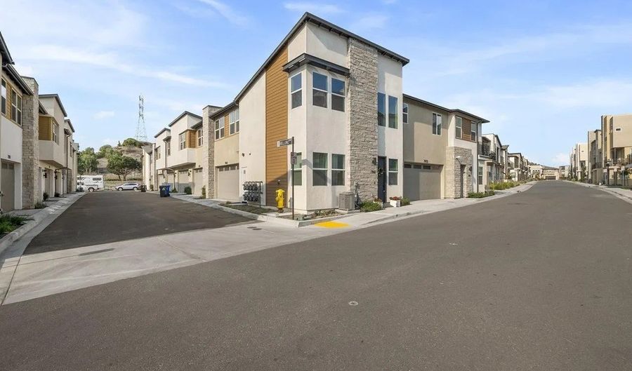 7962 Belluno, San Diego, CA 92126 - 4 Beds, 3 Bath