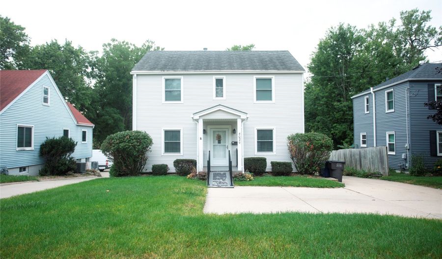 4020 Douglas Ave, Des Moines, IA 50310 - 4 Beds, 2 Bath