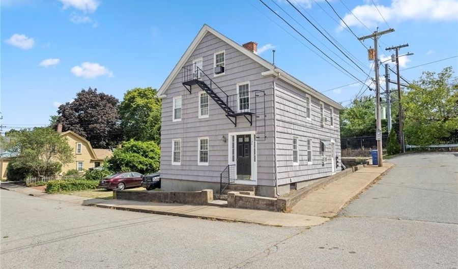 134 Duke St, East Greenwich, RI 02818 - 5 Beds, 3 Bath