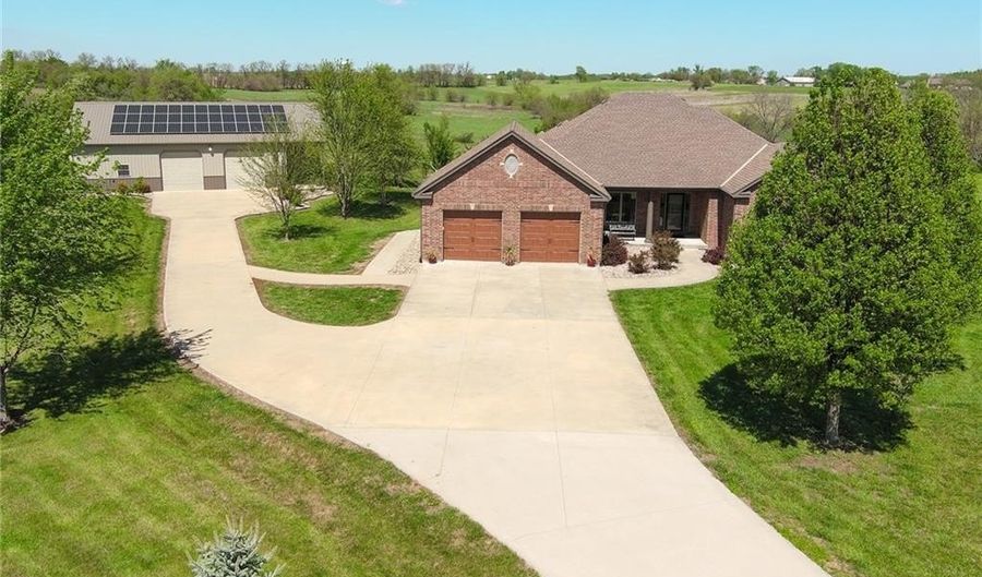 15006 Leavenworth Rd, Basehor, KS 66007 - 4 Beds, 4 Bath