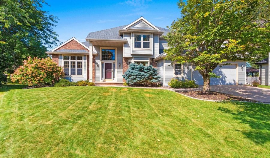 22 BALSAM Ct, Appleton, WI 54913 - 4 Beds, 3 Bath
