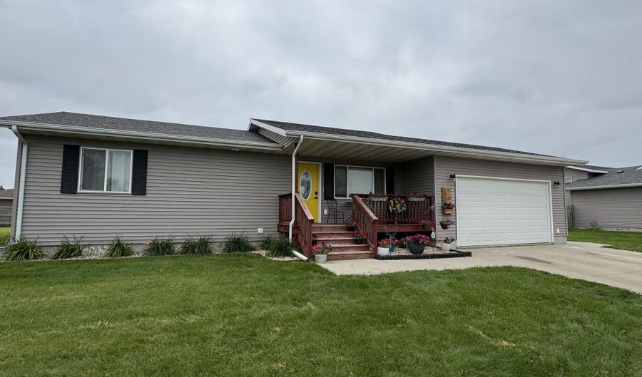 1009 SW 16th Ave, Aberdeen, SD 57401 - 5 Beds, 2 Bath