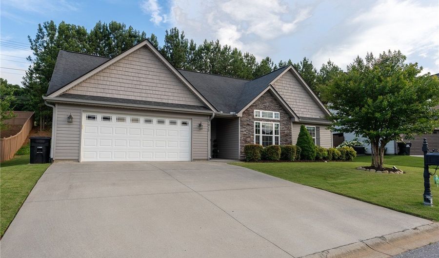 1012 Whirlaway Cir, Anderson, SC 29621 - 3 Beds, 2 Bath